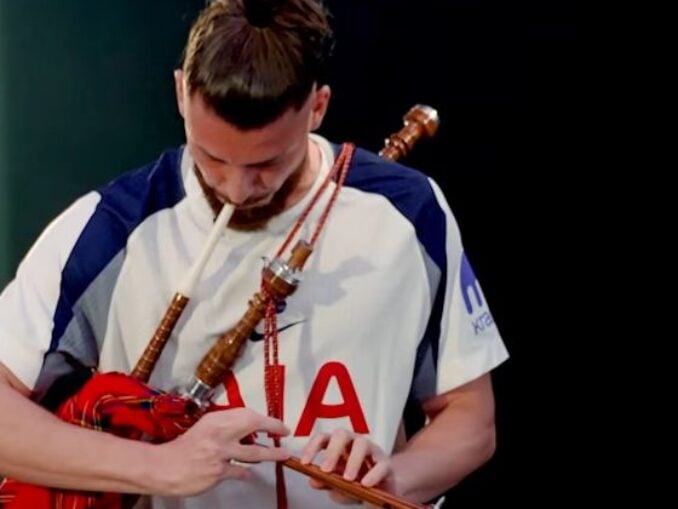 Radu Drăgușin, moment surprinzător într-un concurs de talente. Internaționalul român cântă la cimpoi