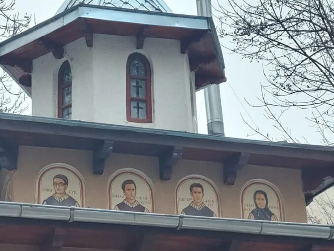 Legionari pictați pe fațada unei capele din București