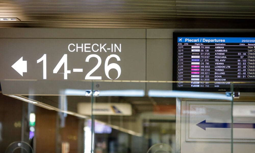 Trenuri spre Aeroportul Otopeni, blocate în câmp mai bine de 90 de minute