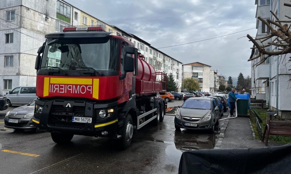 Pompierii distribuie apă în Prahova şi Dâmboviţa