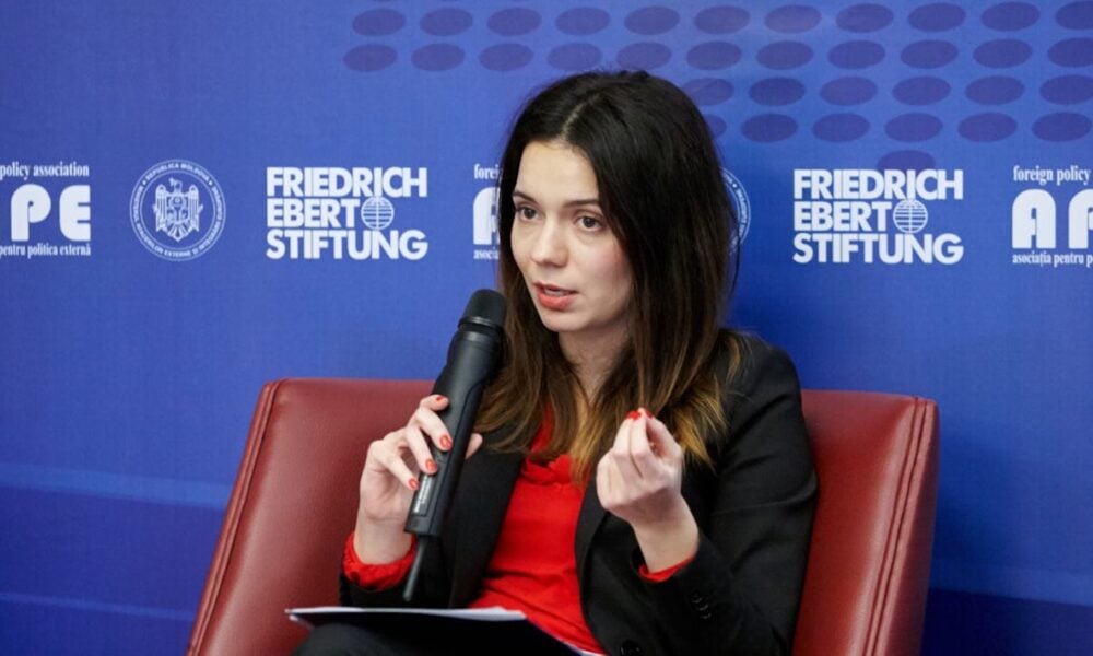 „România nu are ambiția să devină lider regional din cauza politicienilor, nu a așteptărilor sociale” – Iulia Joja INTERVIU