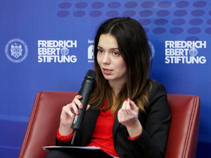 „România nu are ambiția să devină lider regional din cauza politicienilor, nu a așteptărilor sociale” – Iulia Joja INTERVIU