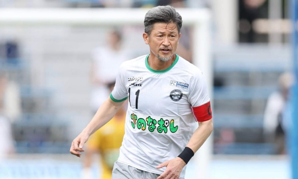 La 58 de ani, încă joacă fotbal. „King Kazu”, nou transfer