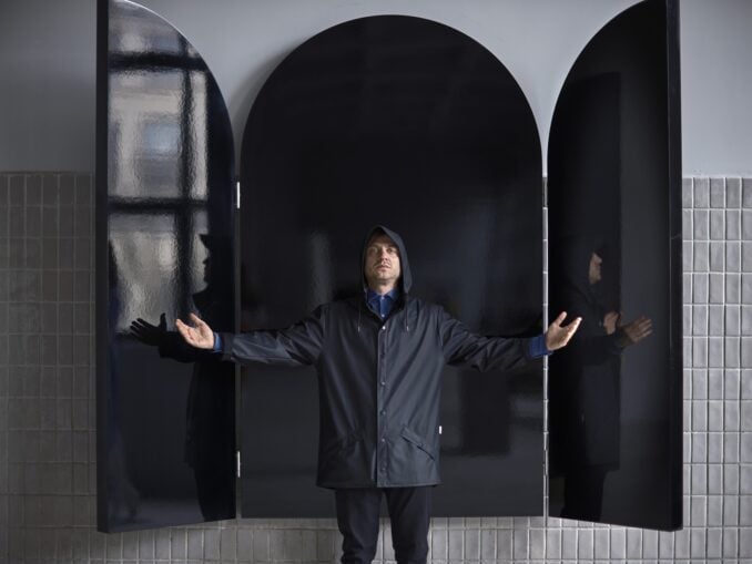 Compozitorul Mischa Blanos: „În muzica mea, pianul respiră prin cabluri”