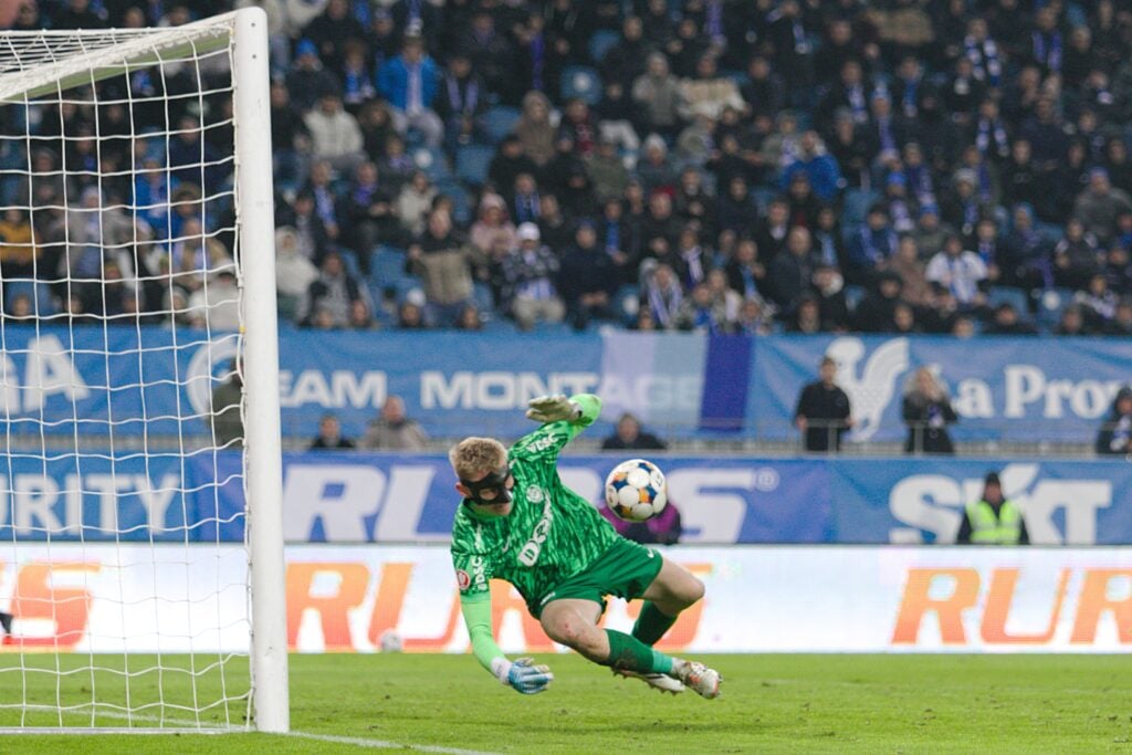 Otto Hindrich în timp ce apără FOTO Florin Băltățoiu