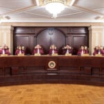 Plenul CCR - Gheorghe Stan și Cristian Deliorga o încadrează pe Simina Tănăescu FOTO CCR