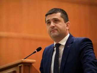 Halele de armament ale României au ajuns ruine: „Plouă și cresc copaci”