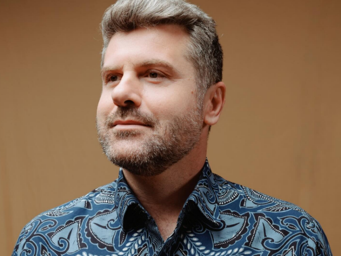 Om de afaceri român a cumpărat un site francez de știri