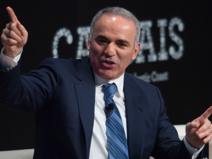 Justiția din Rusia a emis un mandat de arestare a lui Kasparov