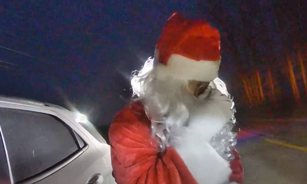 Moș Crăciun, tras pe dreapta pentru că era prea grăbit în trafic VIDEO