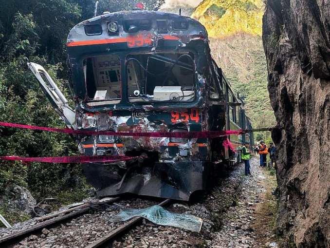 Un mort și 36 de turiști răniți într-un accident feroviar