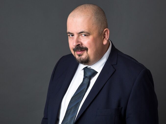 INTERVIU Marile pericole aduse de AI în școli. Ce sunt „halucinațiile” digitale