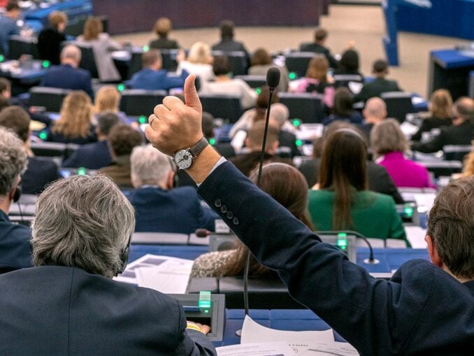 Harta politică a Bruxelles-ului așa cum e, pornind de la o directivă pro-transparență