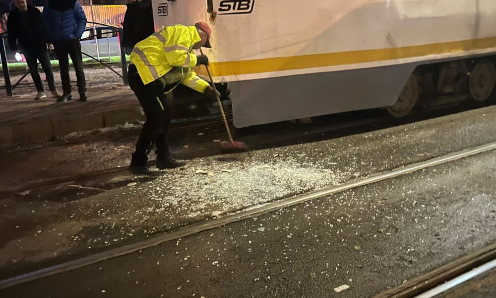 Minor rănit după o coliziune între două tramvaie în București
