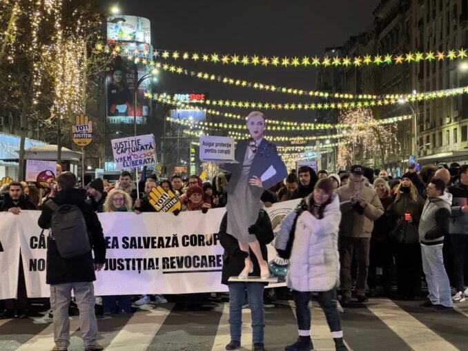 VIDEO Marș pentru Justiție în țară și în Diaspora. Lia Savonea, „luată pe sus”