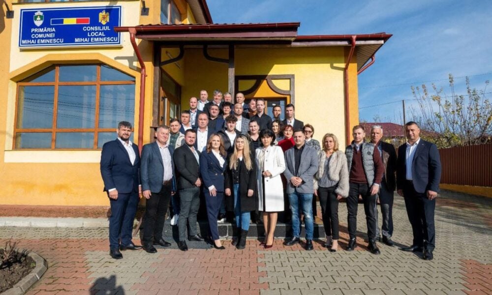 Primăria din Mihai Eminescu a trecut de la tată la fiică