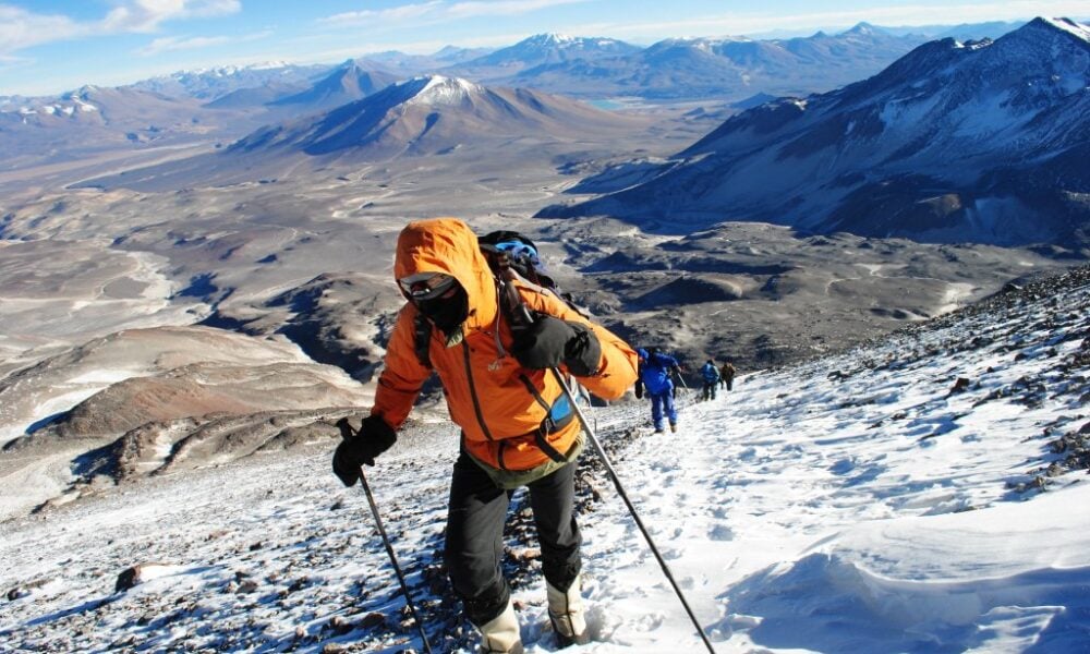 Alpinist român, mort pe cel mai înalt vulcan activ din lume, la peste 6.500 de metri altitudine