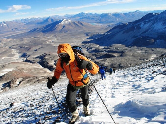 Alpinist român, mort pe cel mai înalt vulcan activ din lume, la peste 6.500 de metri altitudine