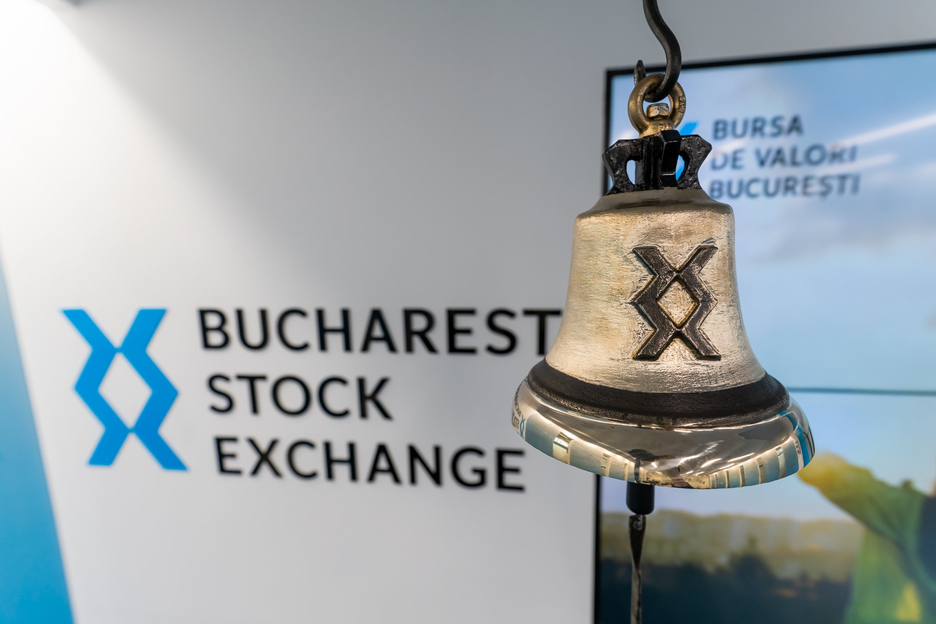 Românii, însetați de investiții la BVB. Avantajele Bucureștiului în fața Wall Street