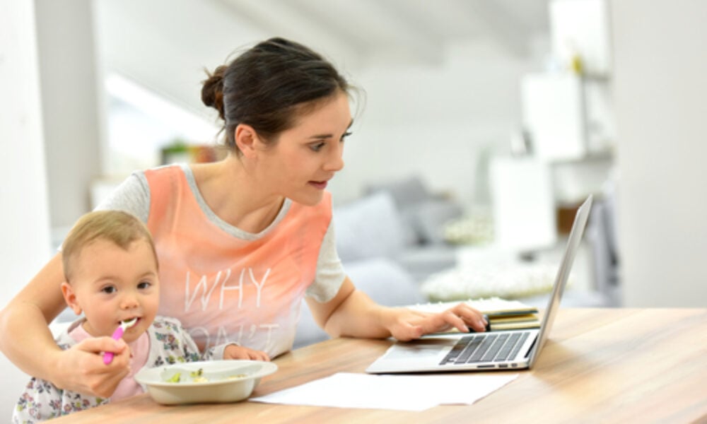 Ce salarii câștigă românii care muncesc de acasă