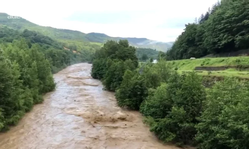 Creștere a nivelului apei pe râul Argeș. Două podețe dărâmate