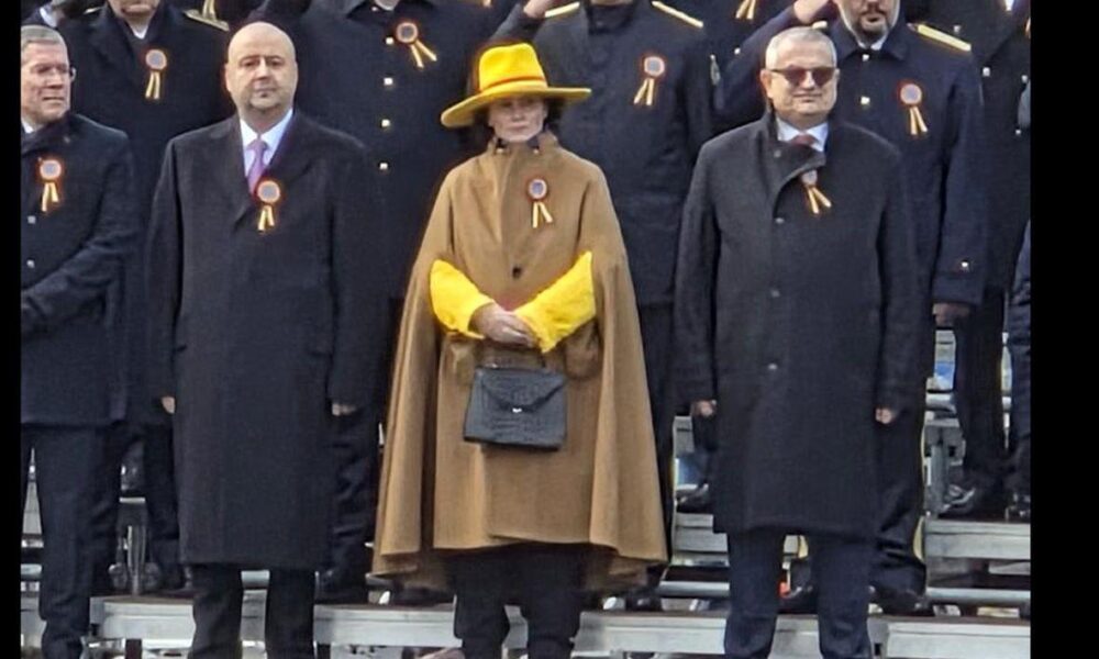 Pălăria galbenă de la Arcul de Triumf