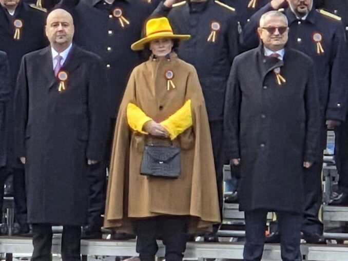 Pălăria galbenă de la Arcul de Triumf