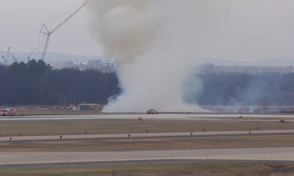 O defecţiune la motorul unui Boeing 777 a provocat un incendiu pe aeroportul din Washington