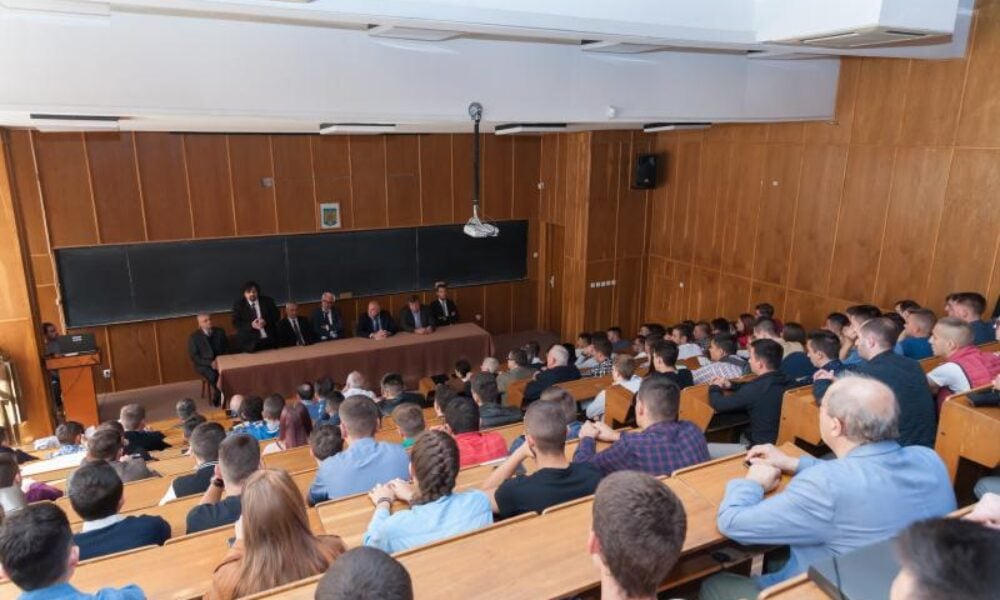 Ce facultate merită să faci în ziua de azi? Top joburi bine plătite și de viitor