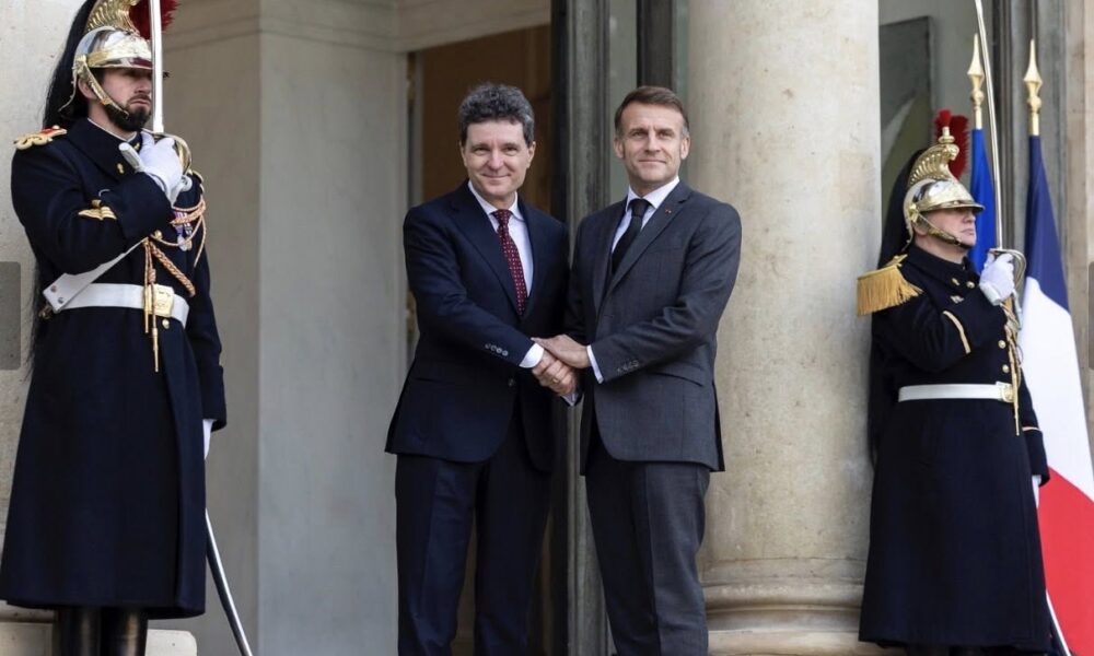 România ia în calcul să intre sub umbrela nucleară a lui Macron SURSE