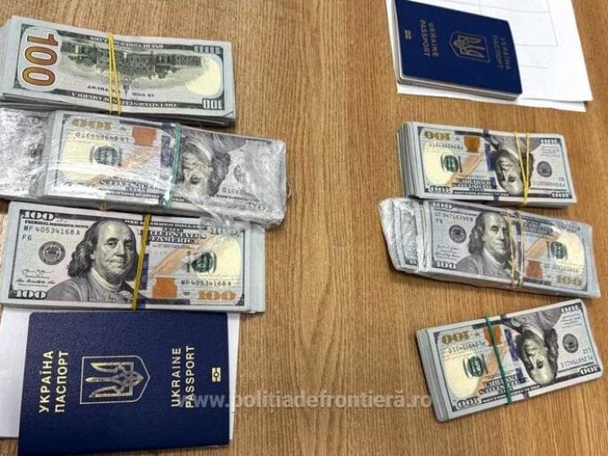 Două ucrainence, prinse la vamă cu 60.000 de dolari în ghete