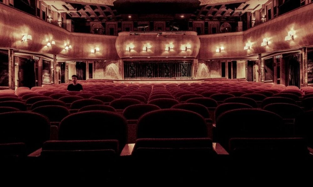 Cinci situații care denotă lipsa de bun‑simț la teatru și operă