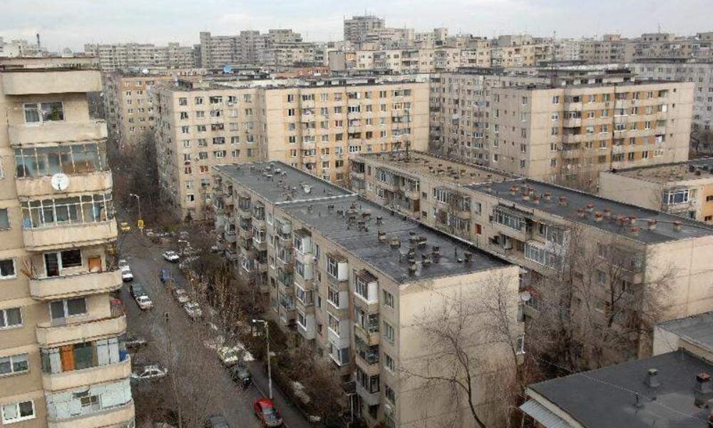 Statul vrea să construiască lifturi în blocurile comuniste de 3 și 4 etaje