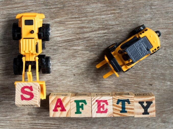 Moș Crăciun aduce și daruri toxice. Ce jucării celebre sunt pericole pentru copii