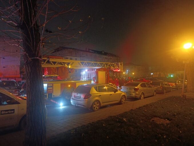 Explozie într-un apartament din cauza unei butelii. Pompierii, intervenție în forță