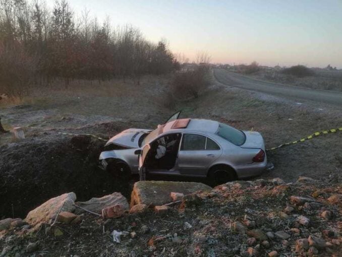 Cinci persoane, inclusiv un copil, rănite după ce un șofer băut s-a răsturnat cu mașina