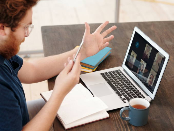 Franța obligă angajații să folosească softuri „Made in France”