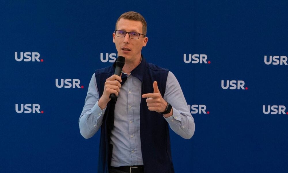 Pomană de Crăciun într-o comună condusă de USR. Pachete cu dulciuri în valoare de peste 9.000 de euro