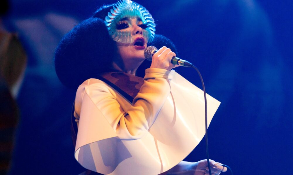 Cântăreața Björk cere Groenlandei să-și declare independența