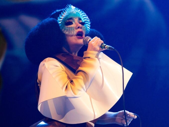Cântăreața Björk cere Groenlandei să-și declare independența