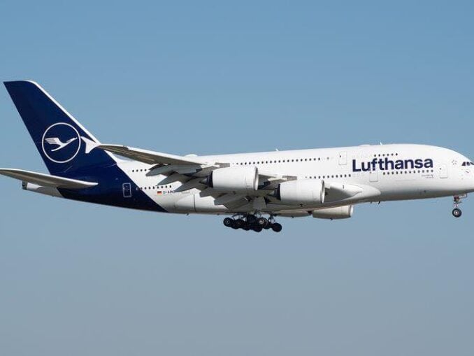 Aterizare ratată din cauza unui stol de păsări, pe pista aeroportului Cluj-Napoca. Avionul, deviat la Budapesta