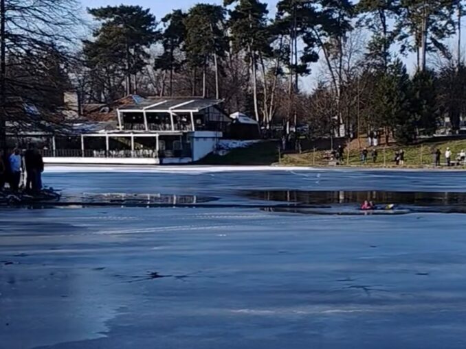 VIDEO Momentul când un indian salvează de la înec un copil în Craiova. Olguța îl face cetățean de onoare