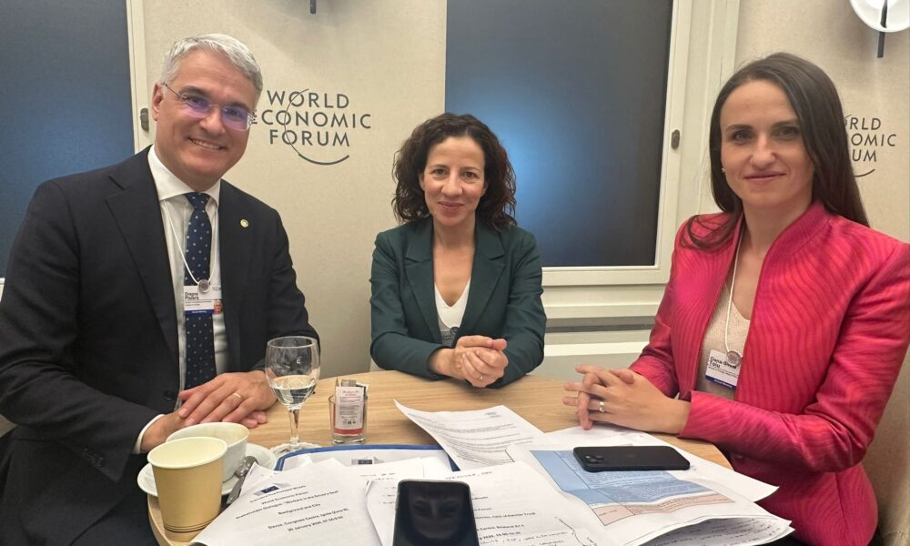 Cum explică Pîslaru absența președintelui de la Davos: Era foarte complicat dacă erai acolo să te dai lovit într-o aripă
