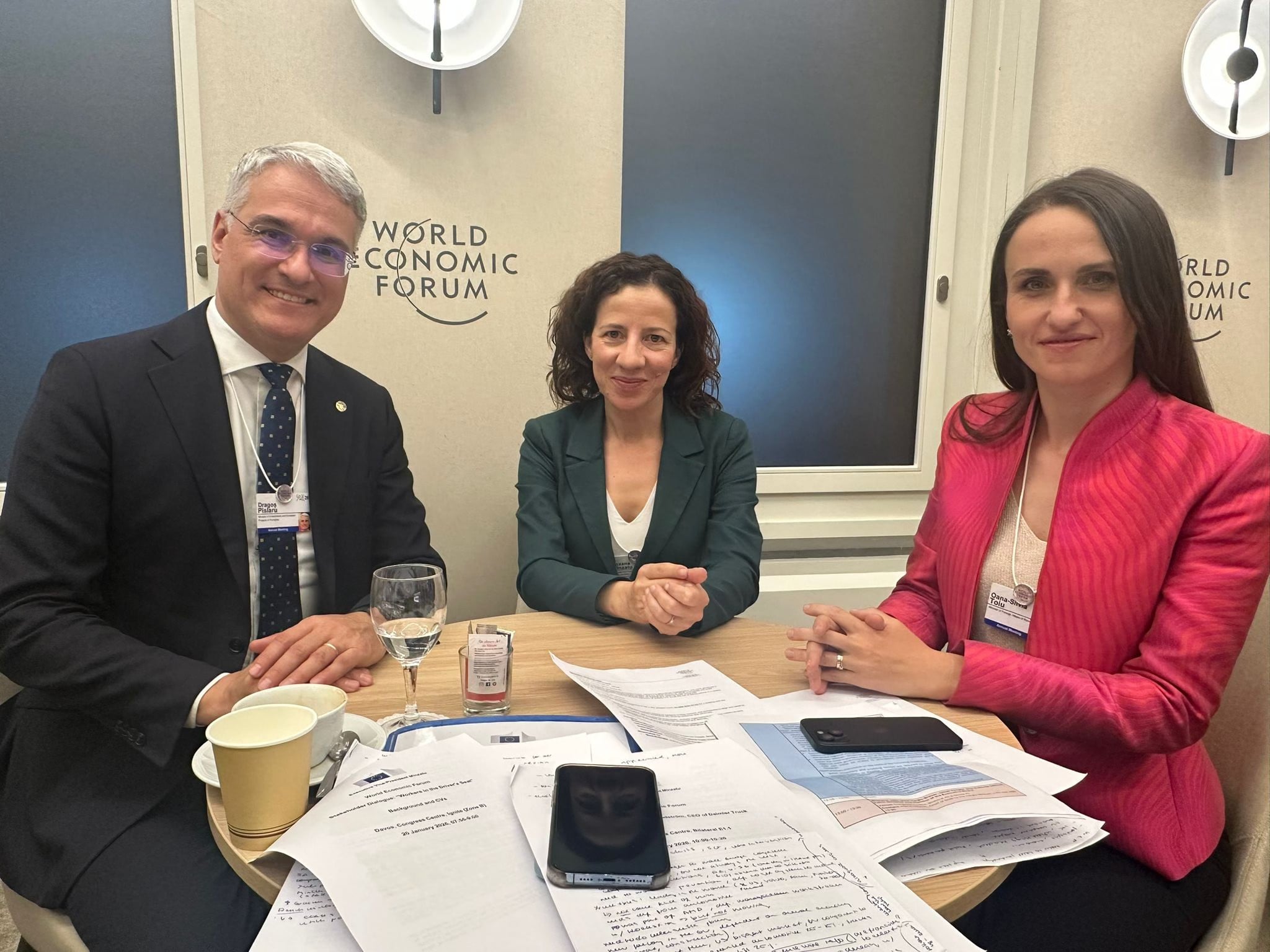 Cum explică Pîslaru absența președintelui de la Davos: Era foarte complicat dacă erai acolo să te dai lovit într-o aripă