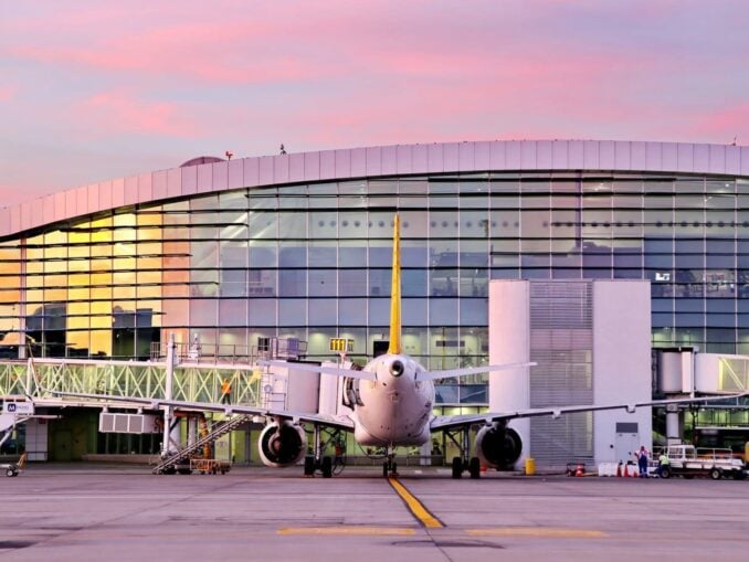 Noi reguli privind călătoria cu avionul în UE. Vizează bagajul de cabină și dreptul de cere despăgubiri