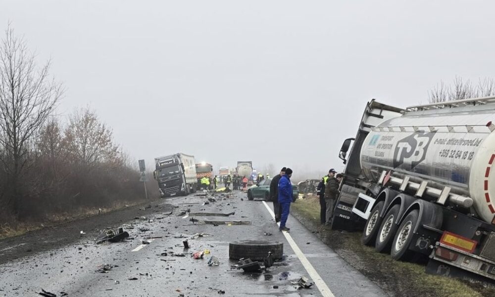 Droguri descoperite de polițiști la locul accidentului suporterilor echipei PAOK. Șoferul ar fi fumat cannabis