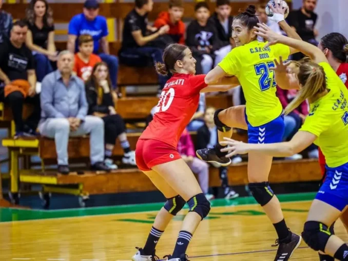 Risipă din bani publici la Iași. 8.000 euro pe lună pentru un antrenor, după ce clubul a uitat să trimită o hârtie la federație