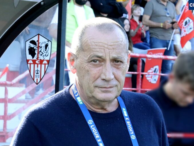 Asasinat la înmormântarea mamei