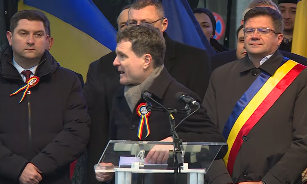 UPDATE Nicuşor Dan, huiduit și la Iași: „Și eu am huiduit politicieni”. Șoșoacă, printre protestatari