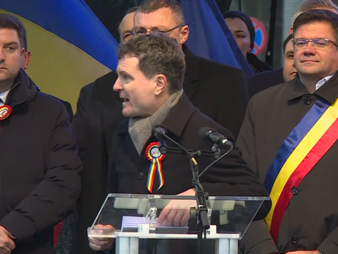 UPDATE Nicuşor Dan, huiduit și la Iași: „Și eu am huiduit politicieni”. Șoșoacă, printre protestatari